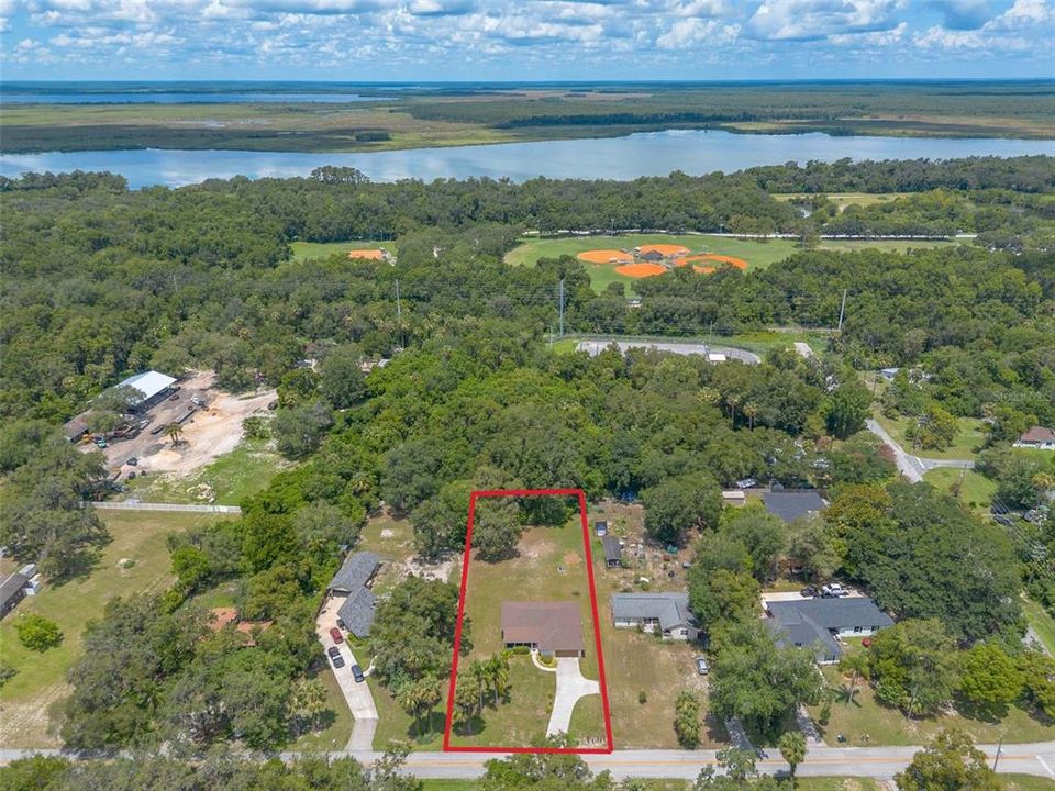 En Venta: $325,000 (4 camas, 2 baños, 1512 Pies cuadrados)