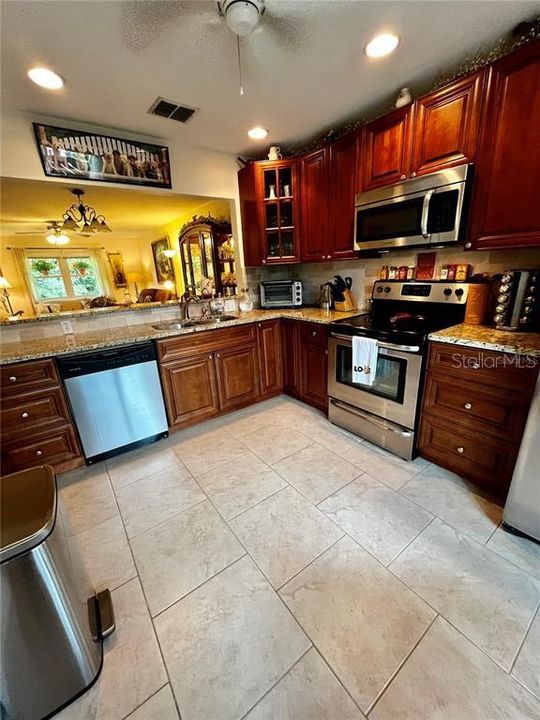 Active With Contract: $2,195 (3 beds, 2 baths, 1298 Square Feet)