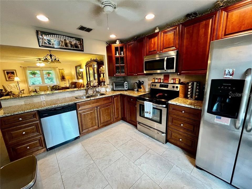 Active With Contract: $2,195 (3 beds, 2 baths, 1298 Square Feet)