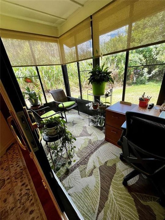 Active With Contract: $2,195 (3 beds, 2 baths, 1298 Square Feet)