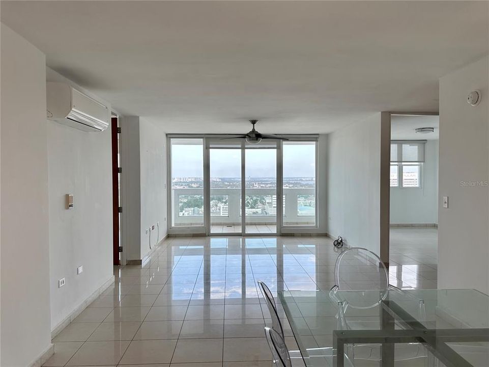 合同活跃: $599,000 (2 贝兹, 2 浴室, 1333 平方英尺)