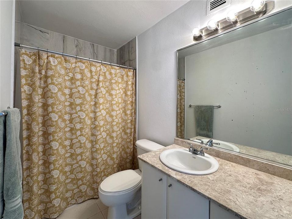 合同活跃: $599,000 (2 贝兹, 2 浴室, 1333 平方英尺)