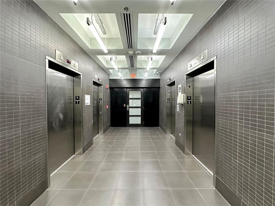 合同活跃: $599,000 (2 贝兹, 2 浴室, 1333 平方英尺)