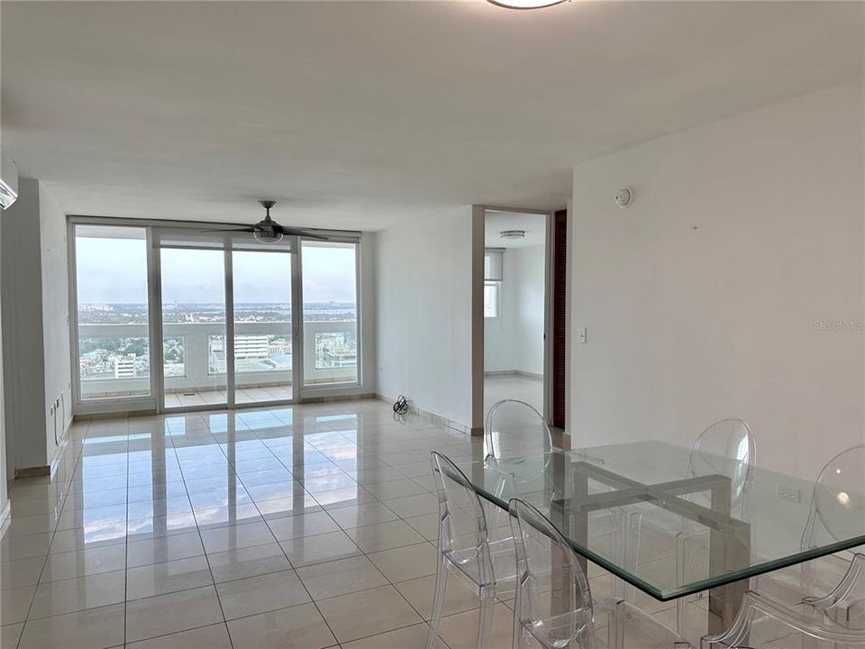 合同活跃: $599,000 (2 贝兹, 2 浴室, 1333 平方英尺)