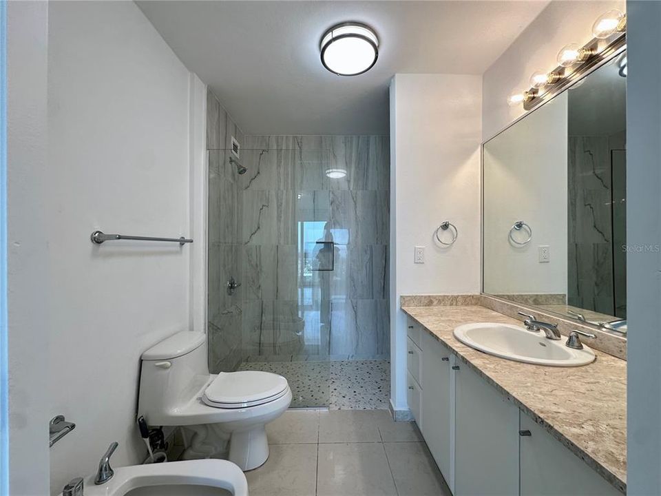 合同活跃: $599,000 (2 贝兹, 2 浴室, 1333 平方英尺)