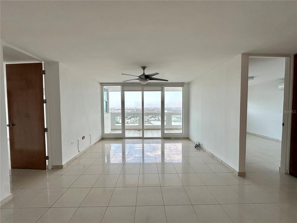 合同活跃: $599,000 (2 贝兹, 2 浴室, 1333 平方英尺)