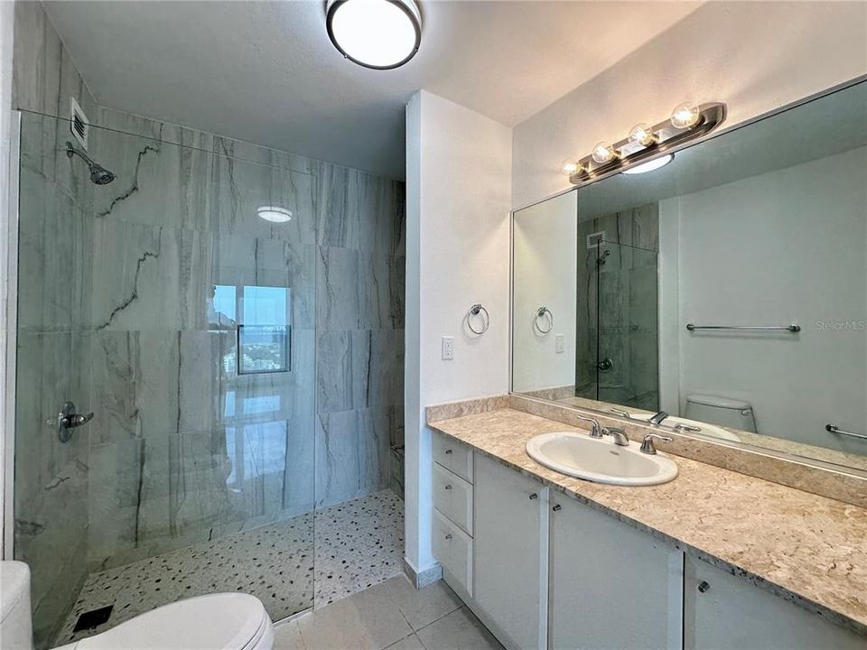 合同活跃: $599,000 (2 贝兹, 2 浴室, 1333 平方英尺)