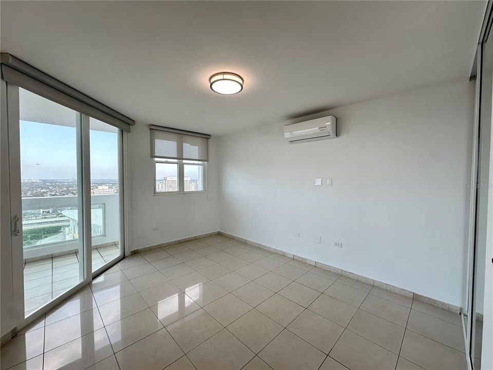 合同活跃: $599,000 (2 贝兹, 2 浴室, 1333 平方英尺)