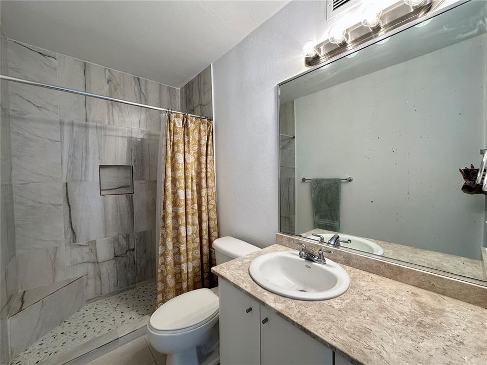 合同活跃: $599,000 (2 贝兹, 2 浴室, 1333 平方英尺)