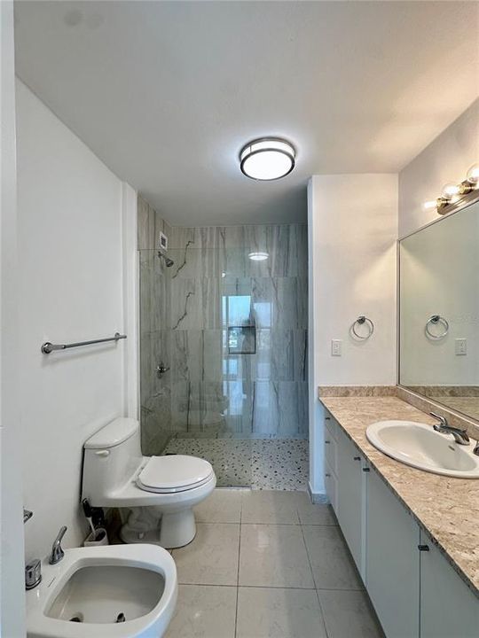 合同活跃: $599,000 (2 贝兹, 2 浴室, 1333 平方英尺)