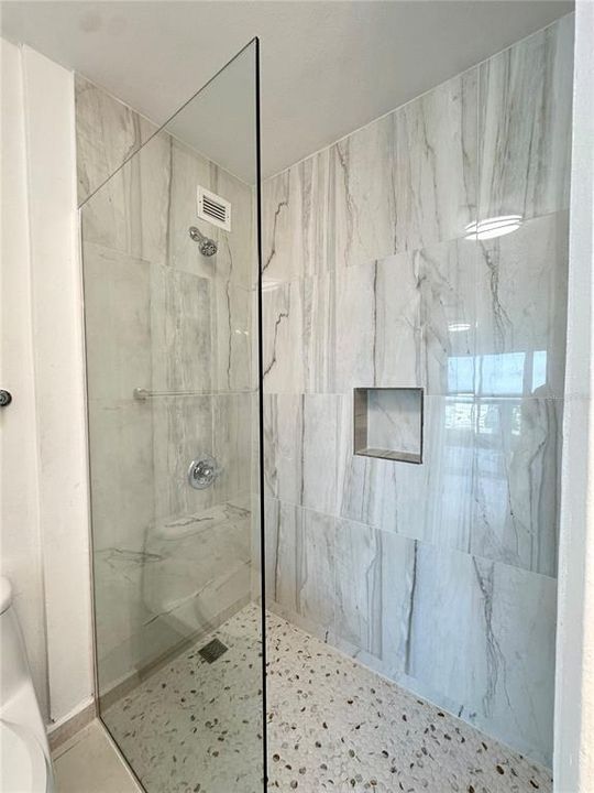 合同活跃: $599,000 (2 贝兹, 2 浴室, 1333 平方英尺)