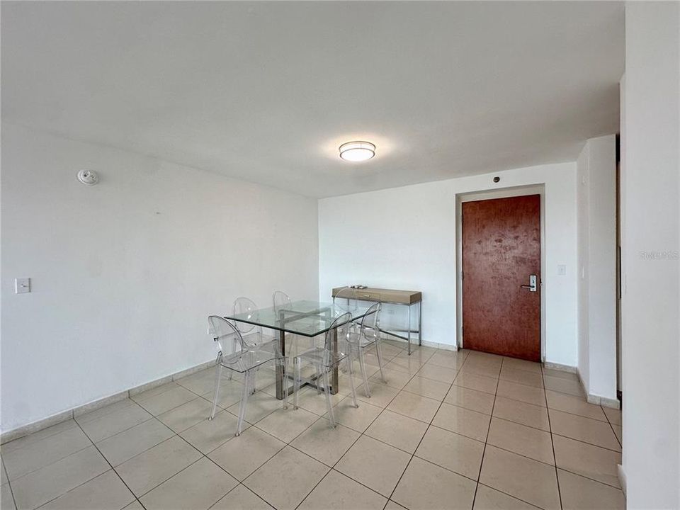 合同活跃: $599,000 (2 贝兹, 2 浴室, 1333 平方英尺)