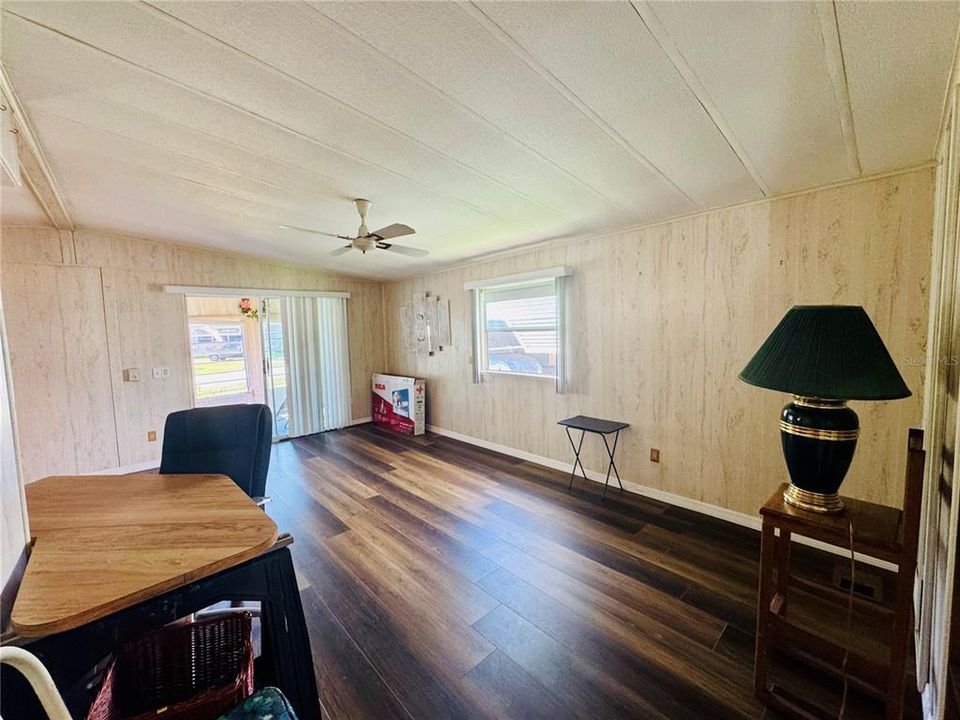 待售: $150,000 (2 贝兹, 2 浴室, 1012 平方英尺)