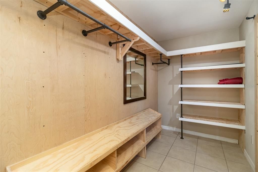 Под контрактом: $375,000 (4 спален, 3 ванн, 2184 Квадратных фут)