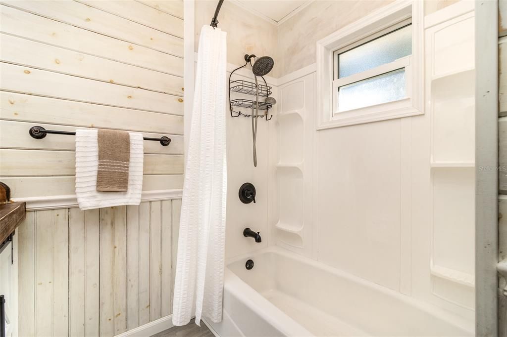 Под контрактом: $375,000 (4 спален, 3 ванн, 2184 Квадратных фут)