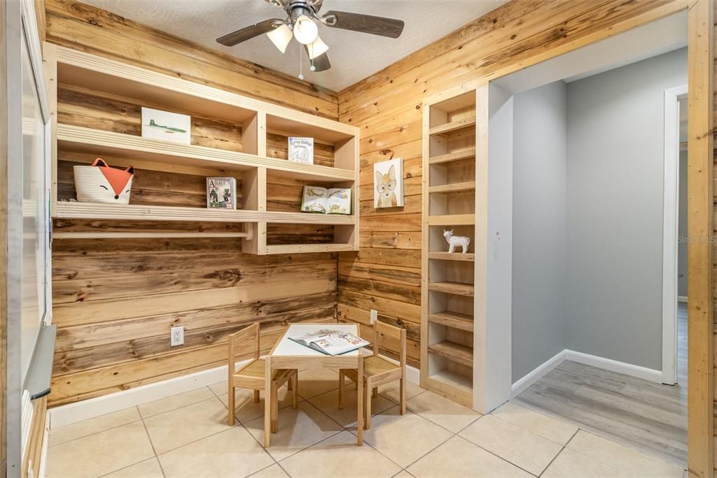 Под контрактом: $375,000 (4 спален, 3 ванн, 2184 Квадратных фут)