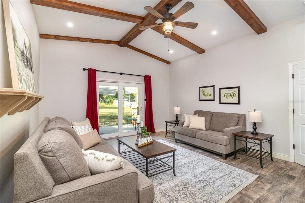 Под контрактом: $375,000 (4 спален, 3 ванн, 2184 Квадратных фут)