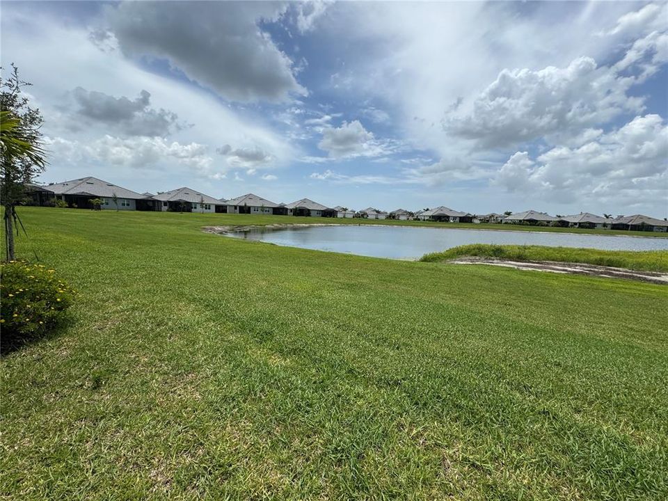 Под контрактом: $3,100 (2 спален, 2 ванн, 1625 Квадратных фут)