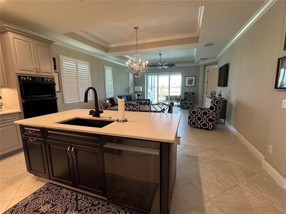 Под контрактом: $3,100 (2 спален, 2 ванн, 1625 Квадратных фут)