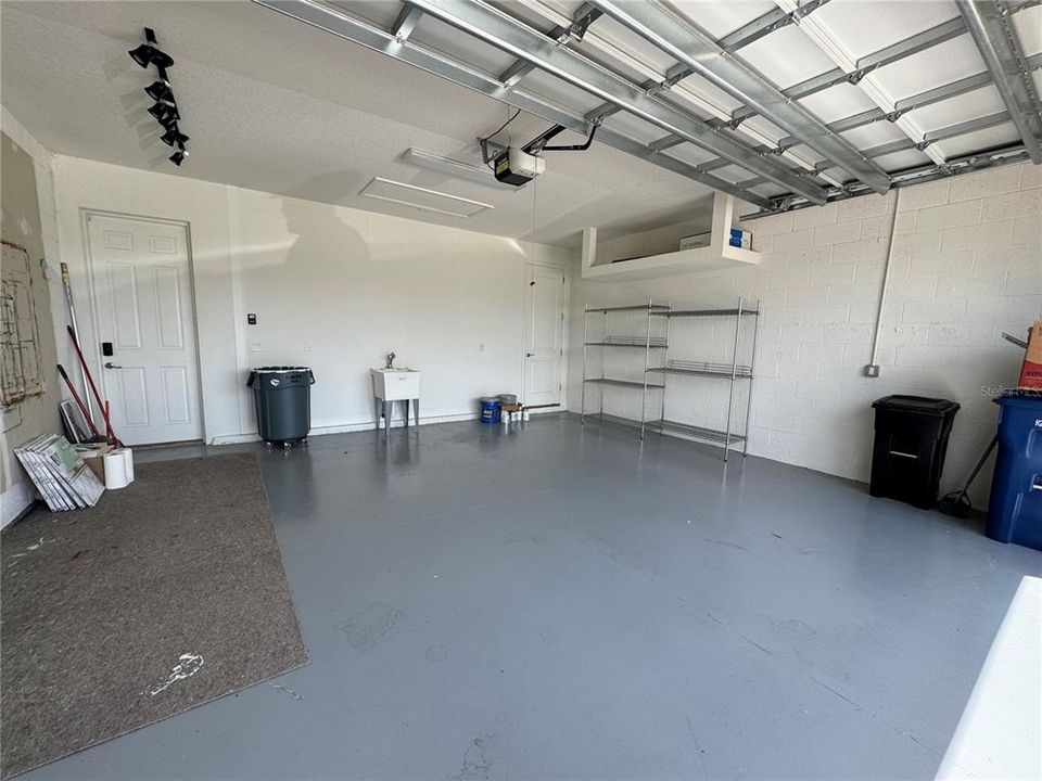 Под контрактом: $3,100 (2 спален, 2 ванн, 1625 Квадратных фут)