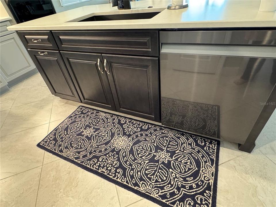 Под контрактом: $3,100 (2 спален, 2 ванн, 1625 Квадратных фут)