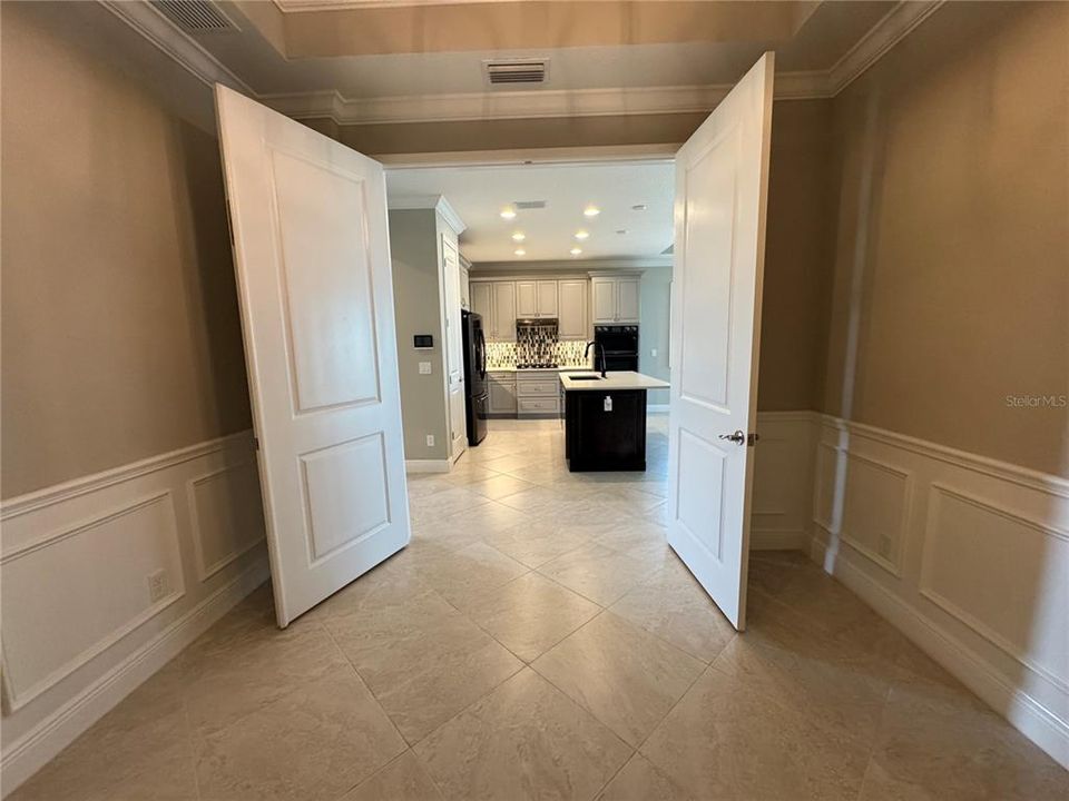 Под контрактом: $3,100 (2 спален, 2 ванн, 1625 Квадратных фут)