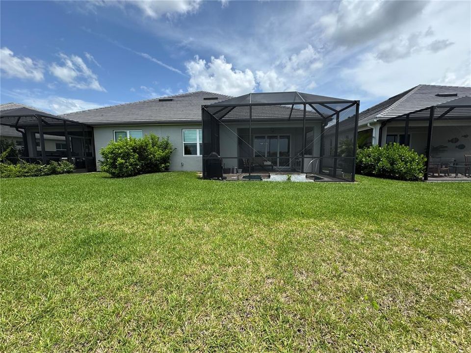 Под контрактом: $3,100 (2 спален, 2 ванн, 1625 Квадратных фут)