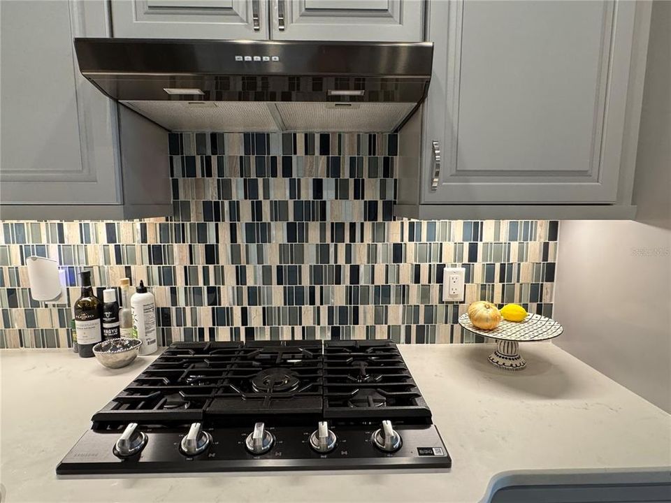 Под контрактом: $3,100 (2 спален, 2 ванн, 1625 Квадратных фут)