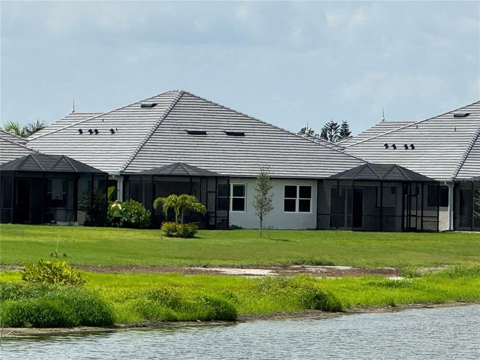 Под контрактом: $3,100 (2 спален, 2 ванн, 1625 Квадратных фут)