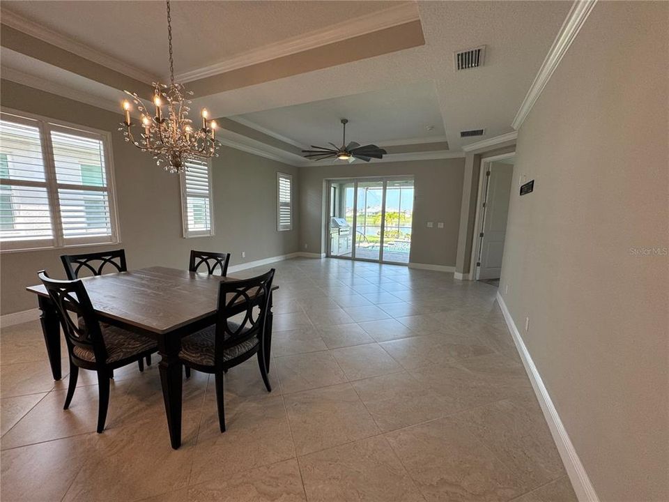 Под контрактом: $3,100 (2 спален, 2 ванн, 1625 Квадратных фут)