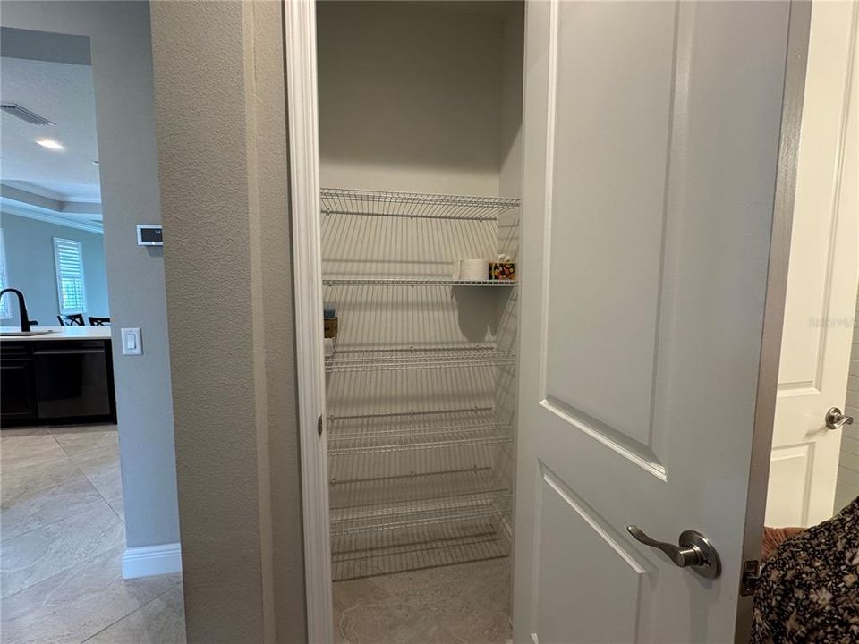 Под контрактом: $3,100 (2 спален, 2 ванн, 1625 Квадратных фут)