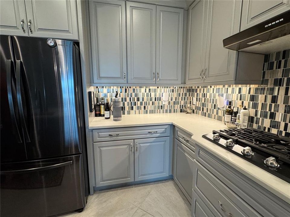 Под контрактом: $3,100 (2 спален, 2 ванн, 1625 Квадратных фут)