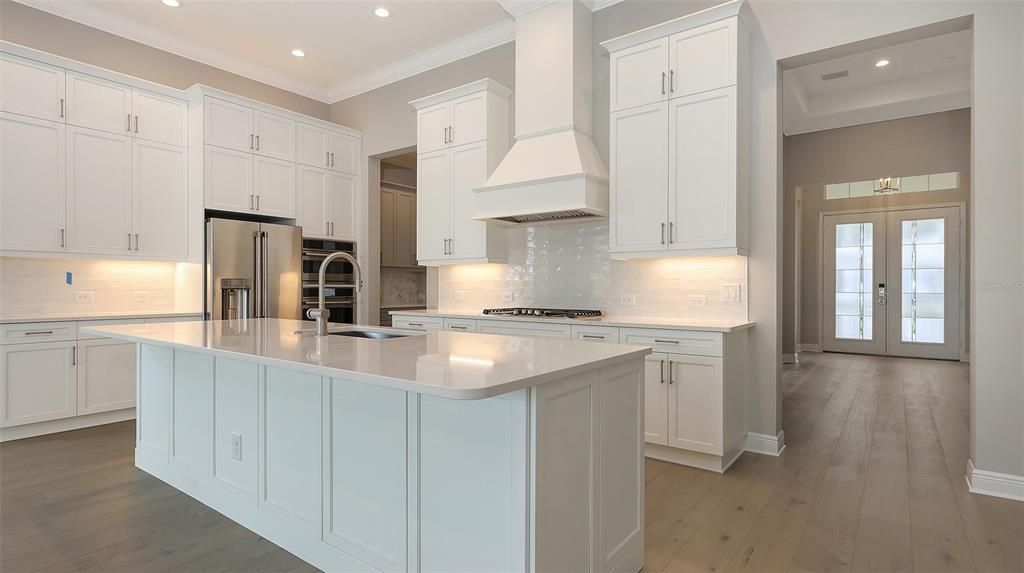 合同活跃: $1,324,990 (3 贝兹, 3 浴室, 2646 平方英尺)