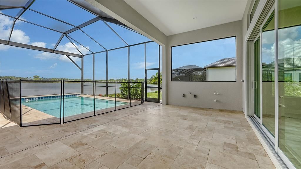 合同活跃: $1,324,990 (3 贝兹, 3 浴室, 2646 平方英尺)