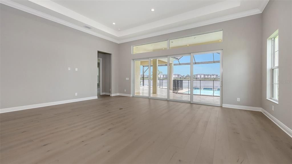 合同活跃: $1,324,990 (3 贝兹, 3 浴室, 2646 平方英尺)