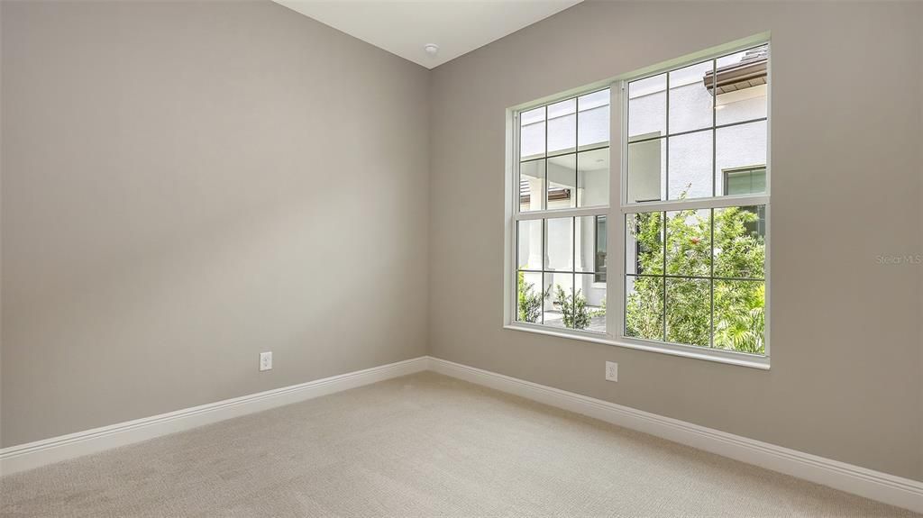 合同活跃: $1,324,990 (3 贝兹, 3 浴室, 2646 平方英尺)