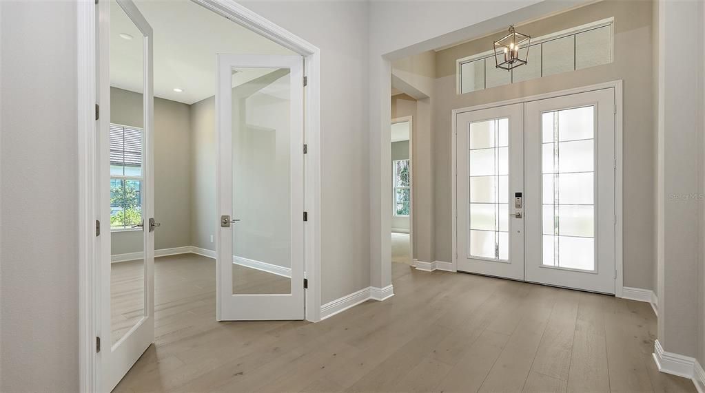 合同活跃: $1,324,990 (3 贝兹, 3 浴室, 2646 平方英尺)