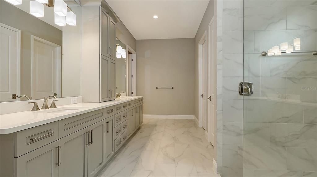 合同活跃: $1,324,990 (3 贝兹, 3 浴室, 2646 平方英尺)