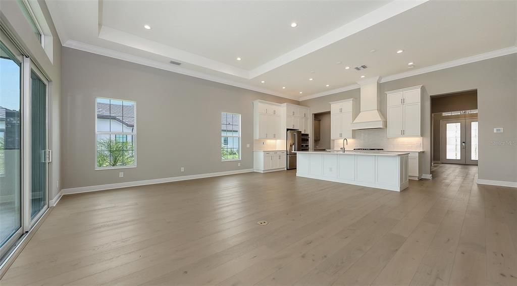 合同活跃: $1,324,990 (3 贝兹, 3 浴室, 2646 平方英尺)