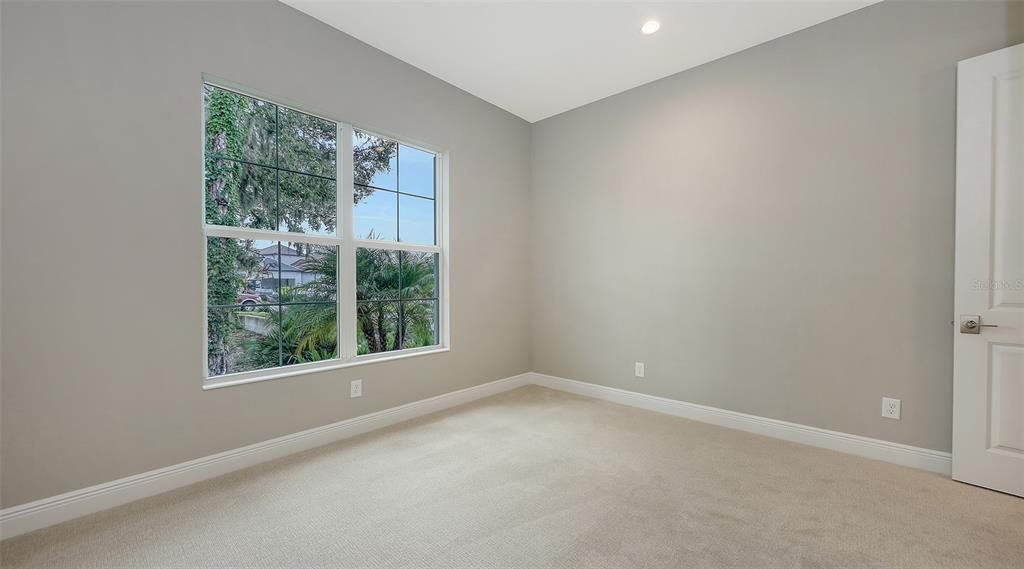 合同活跃: $1,324,990 (3 贝兹, 3 浴室, 2646 平方英尺)