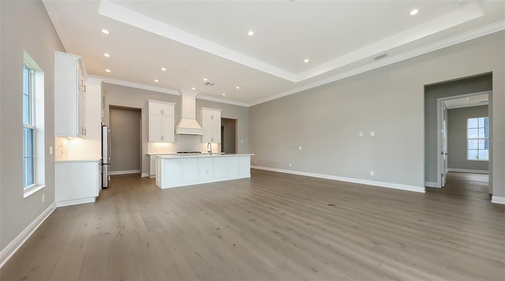 合同活跃: $1,324,990 (3 贝兹, 3 浴室, 2646 平方英尺)