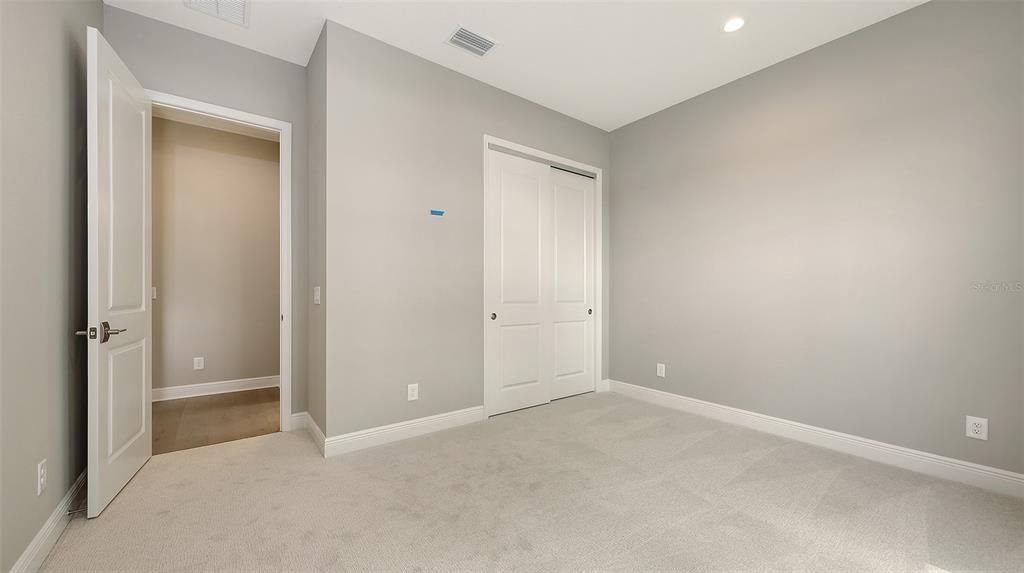 合同活跃: $1,324,990 (3 贝兹, 3 浴室, 2646 平方英尺)