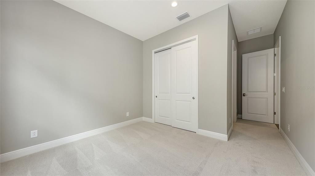 合同活跃: $1,324,990 (3 贝兹, 3 浴室, 2646 平方英尺)