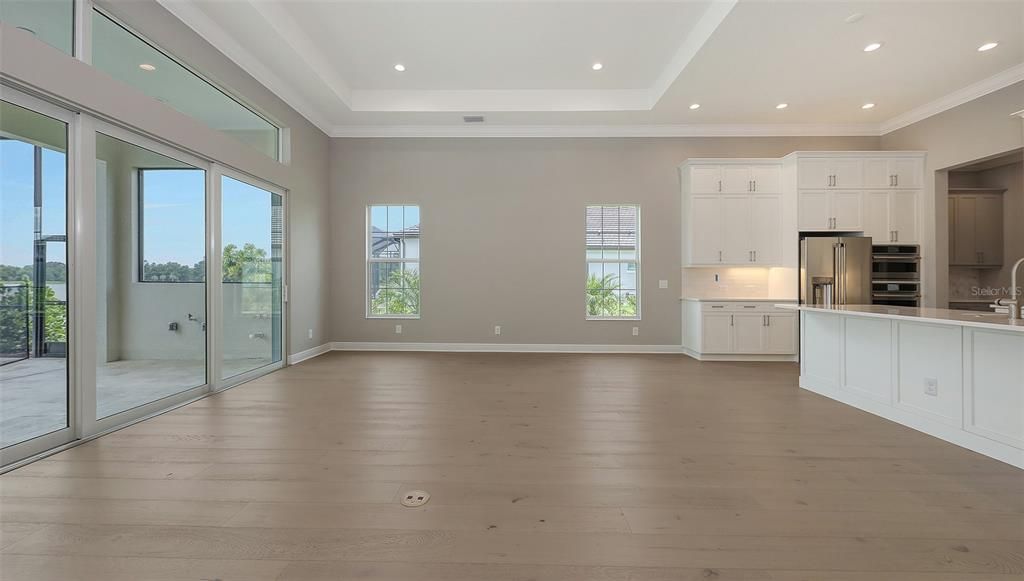 合同活跃: $1,324,990 (3 贝兹, 3 浴室, 2646 平方英尺)