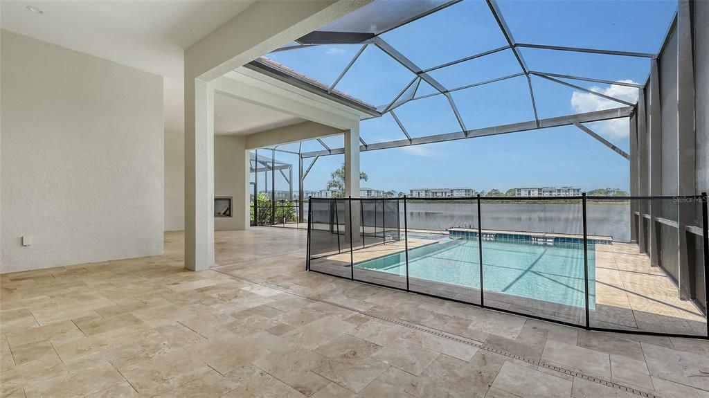 合同活跃: $1,324,990 (3 贝兹, 3 浴室, 2646 平方英尺)