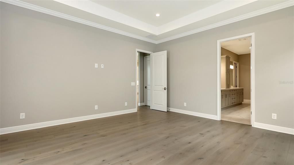 合同活跃: $1,324,990 (3 贝兹, 3 浴室, 2646 平方英尺)