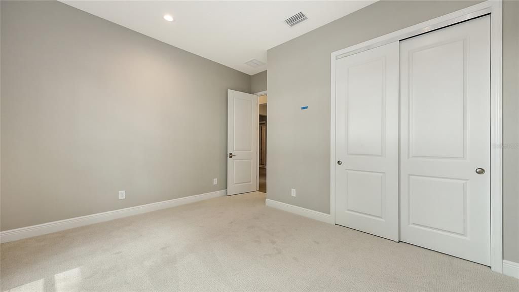 合同活跃: $1,324,990 (3 贝兹, 3 浴室, 2646 平方英尺)