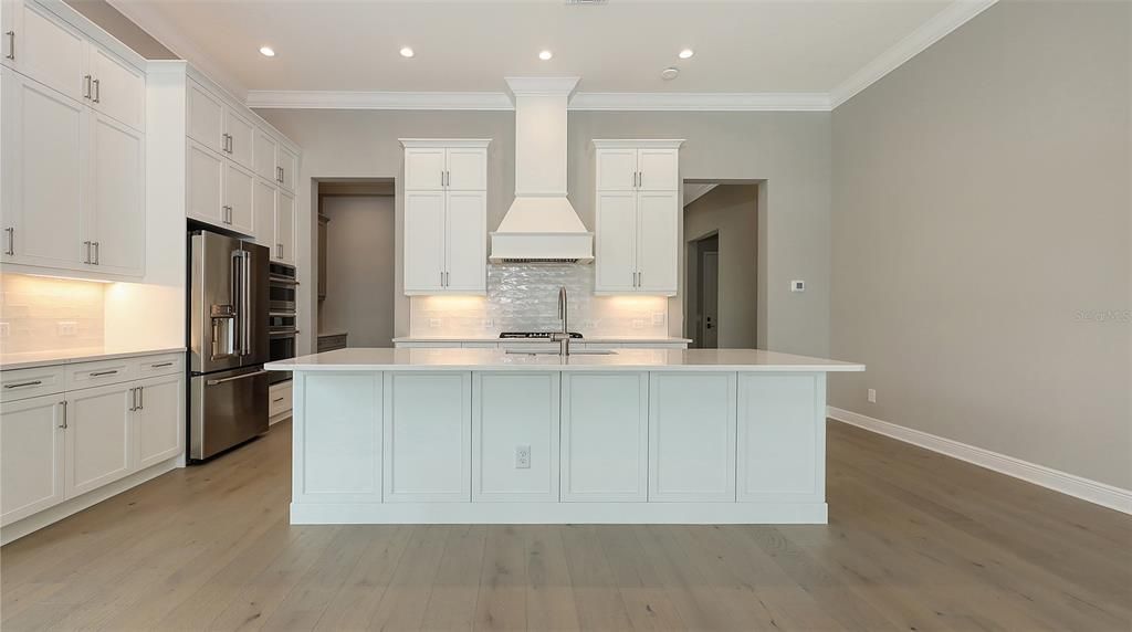 合同活跃: $1,324,990 (3 贝兹, 3 浴室, 2646 平方英尺)