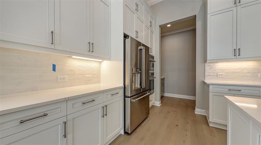 合同活跃: $1,324,990 (3 贝兹, 3 浴室, 2646 平方英尺)