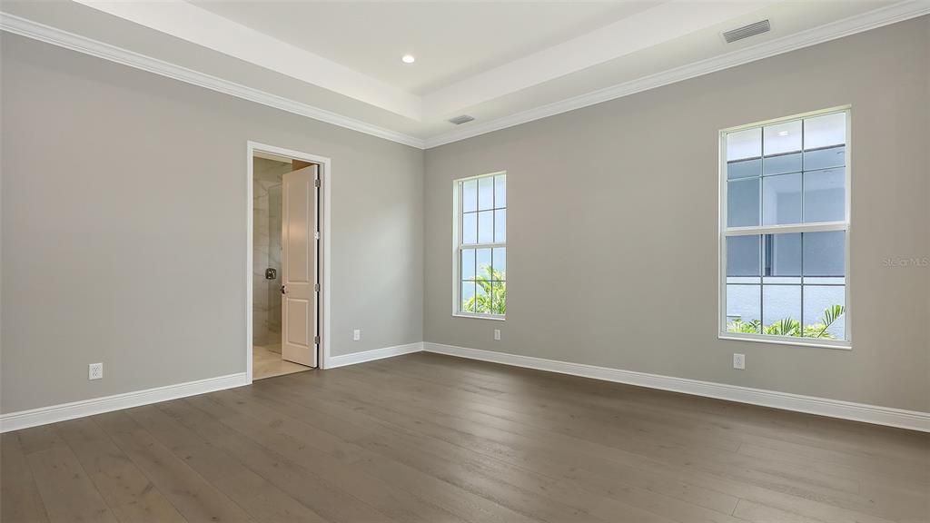 合同活跃: $1,324,990 (3 贝兹, 3 浴室, 2646 平方英尺)